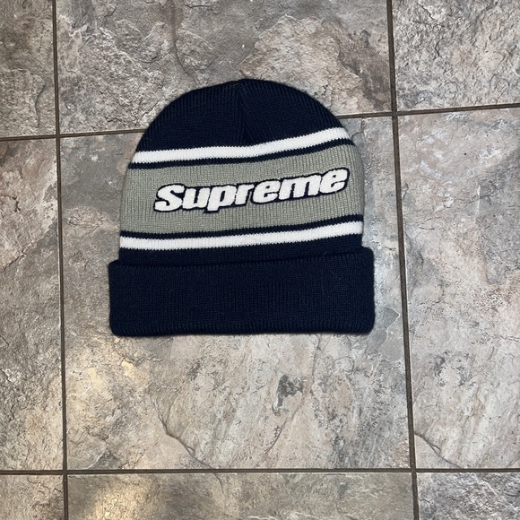 supreme beanie - Picture 2 of 2